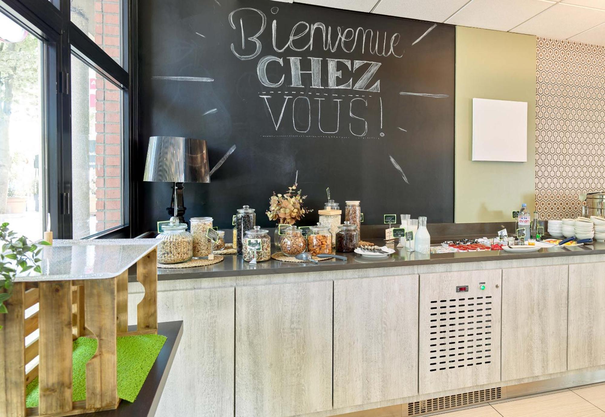 B&B Hotel Saint-Quentin-En-Yvelines Centre Gare 4 Etoiles Montigny-le-Bretonneux Exterior foto